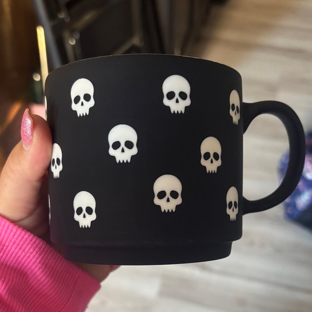 Black Skull Mug